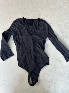 Seamless size small Bebe bodysuit in navy blue